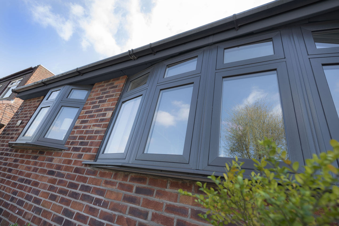 Aluminium flush sash bay