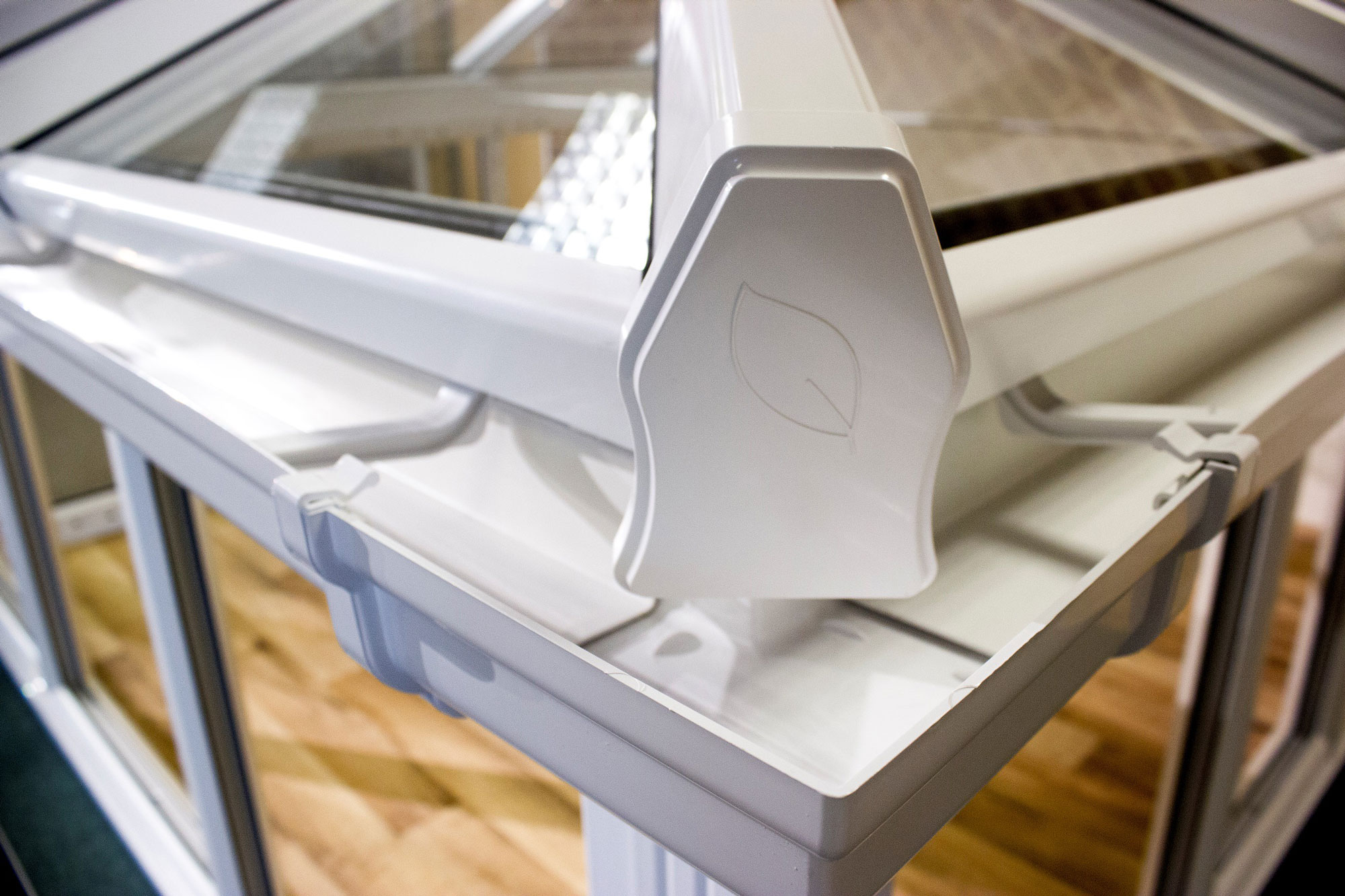 Liniar spar end caps